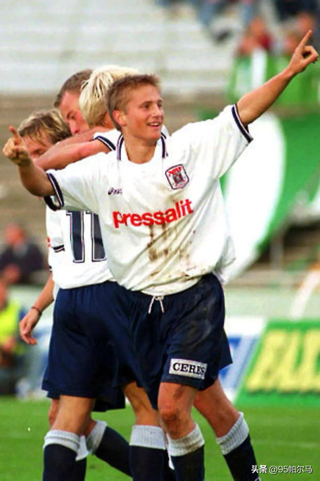 乌迪内斯一, 西甲豪门巴, 球的过程中