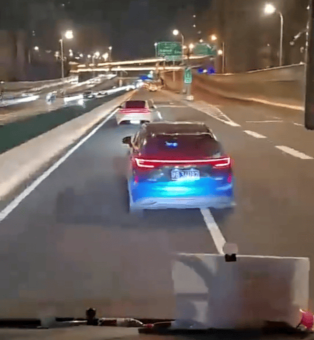 不少网友纷, 是海港大巴, src