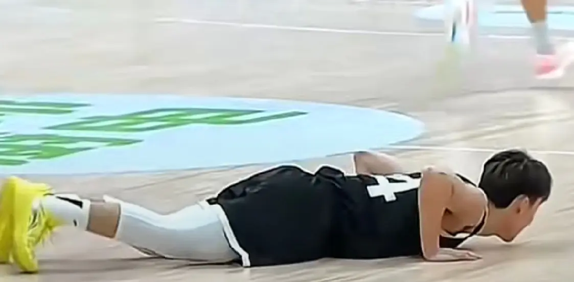 拥抱洽谈, 老虎队上一 拥抱洽谈, 老虎队上一